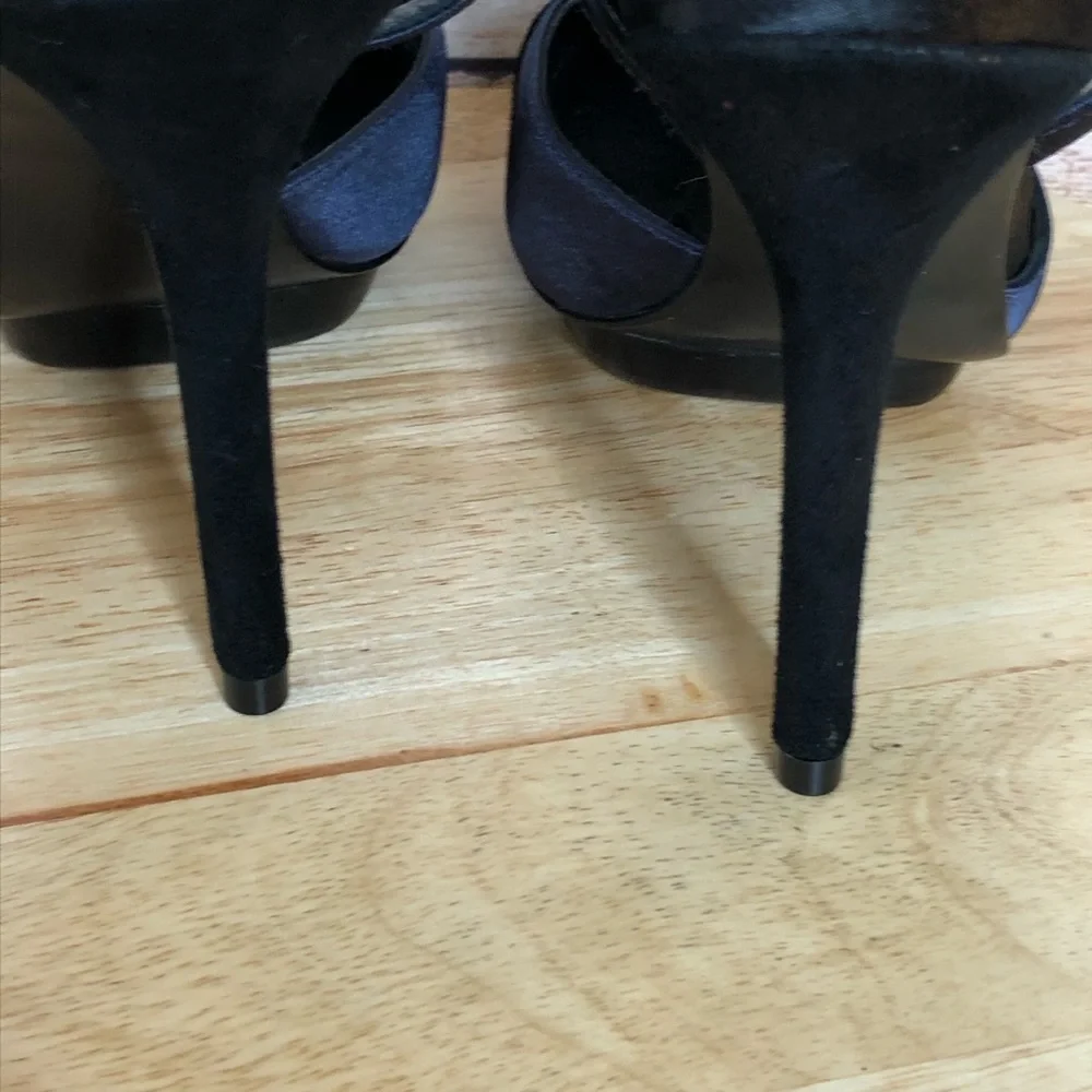 Tory Burch Beautiful Mandy Round Tip T-Strap‎ Heel